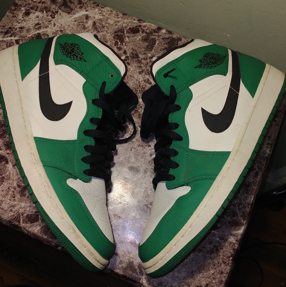Jordan 1 Mid